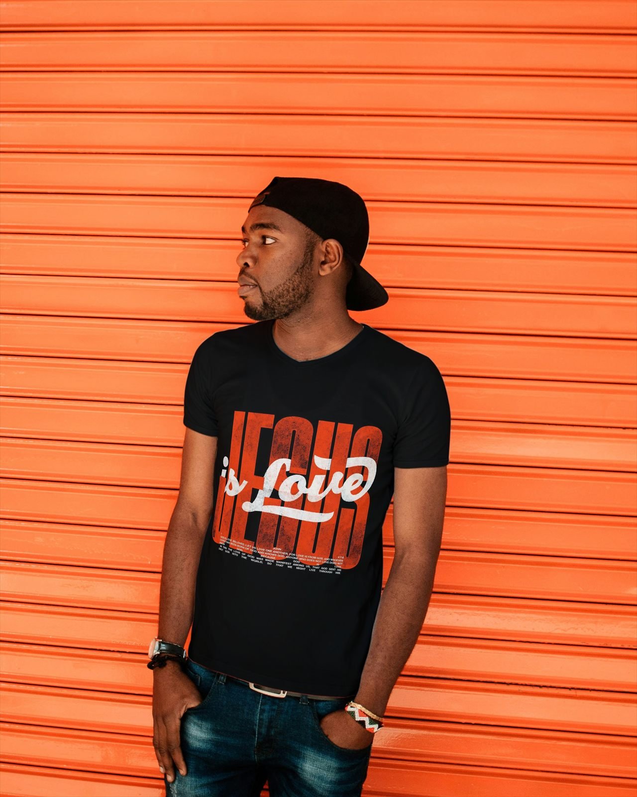 Franela estampada Jesus is Love